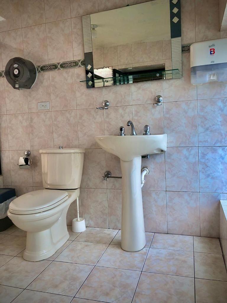 Hostal Cafe Tiana Латакунґа Екстер'єр фото