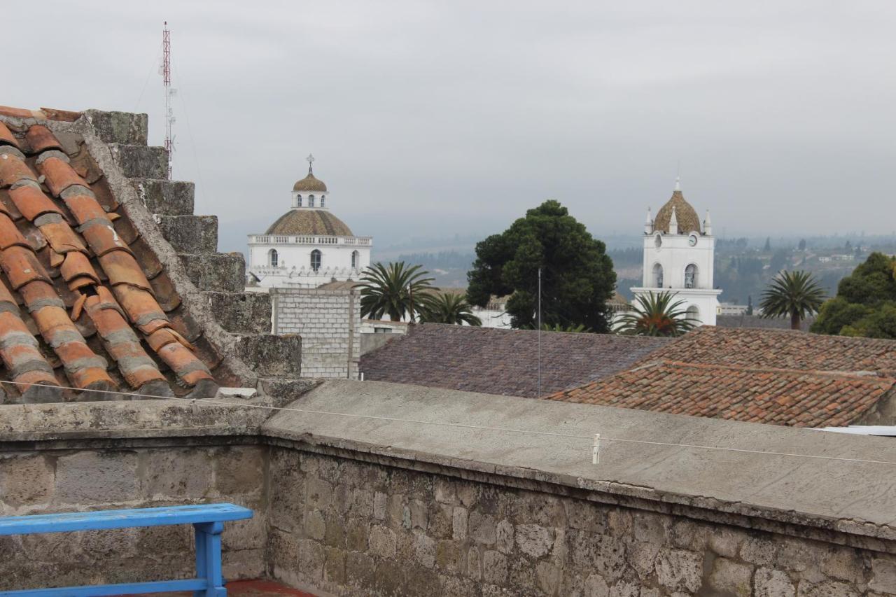 Hostal Cafe Tiana Латакунґа Екстер'єр фото